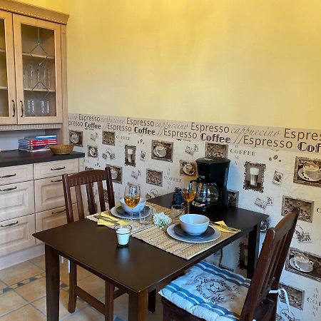 Exklusive Ferienwohnungen Im Gutshaus Viezen Bernitt Экстерьер фото