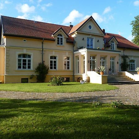 Exklusive Ferienwohnungen Im Gutshaus Viezen Bernitt Экстерьер фото
