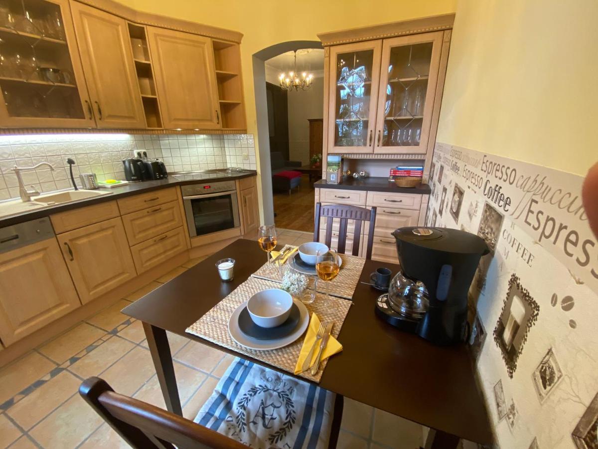 Exklusive Ferienwohnungen Im Gutshaus Viezen Bernitt Экстерьер фото