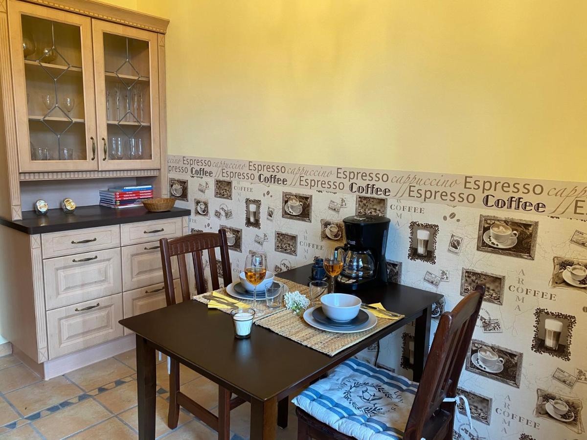Exklusive Ferienwohnungen Im Gutshaus Viezen Bernitt Экстерьер фото