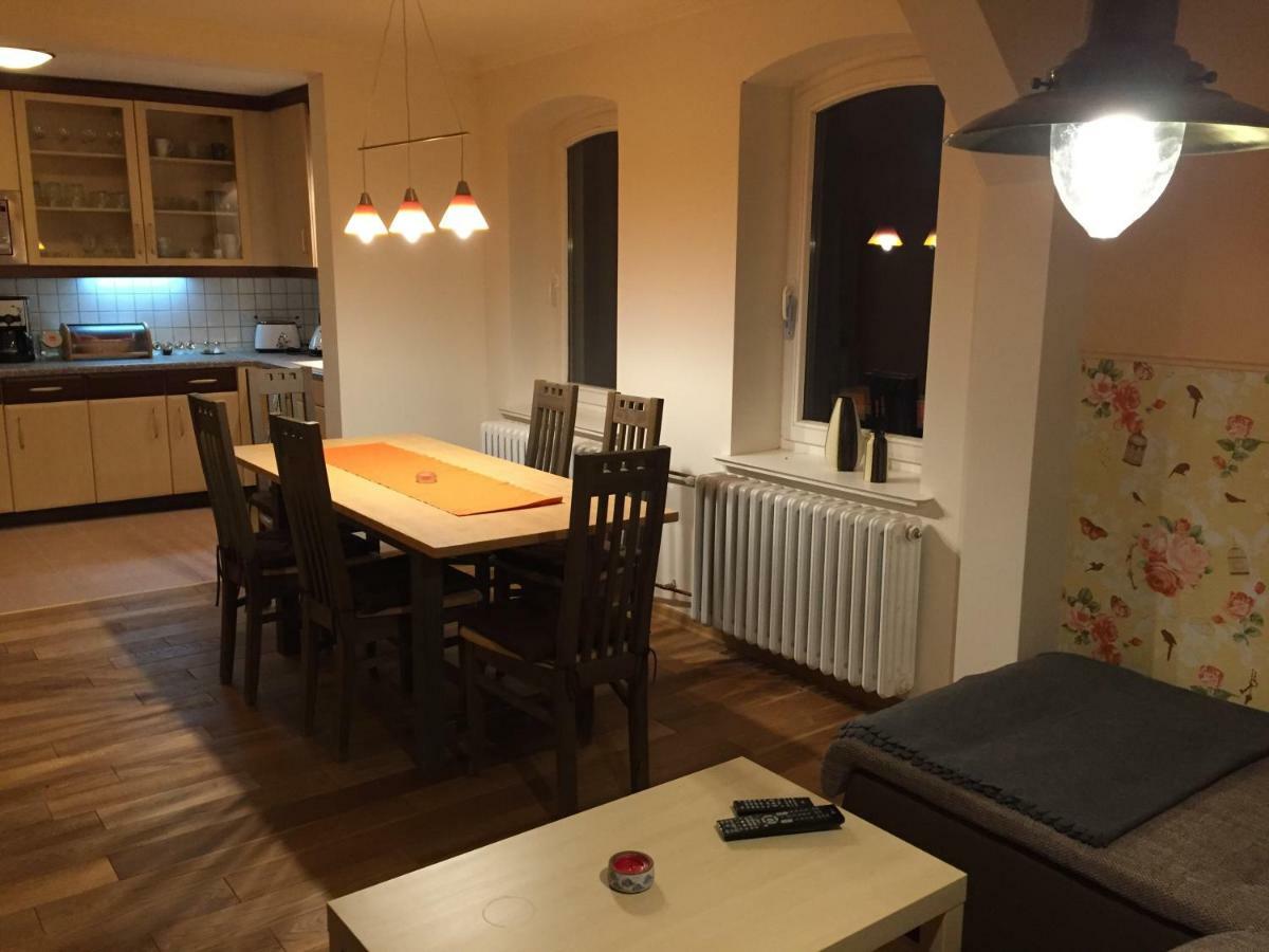 Exklusive Ferienwohnungen Im Gutshaus Viezen Bernitt Экстерьер фото